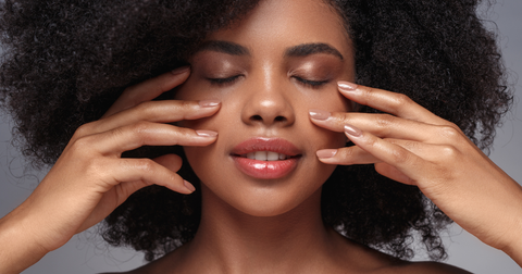 Como tratar manchas de acne e cicatrizes recentes com óleos naturais?